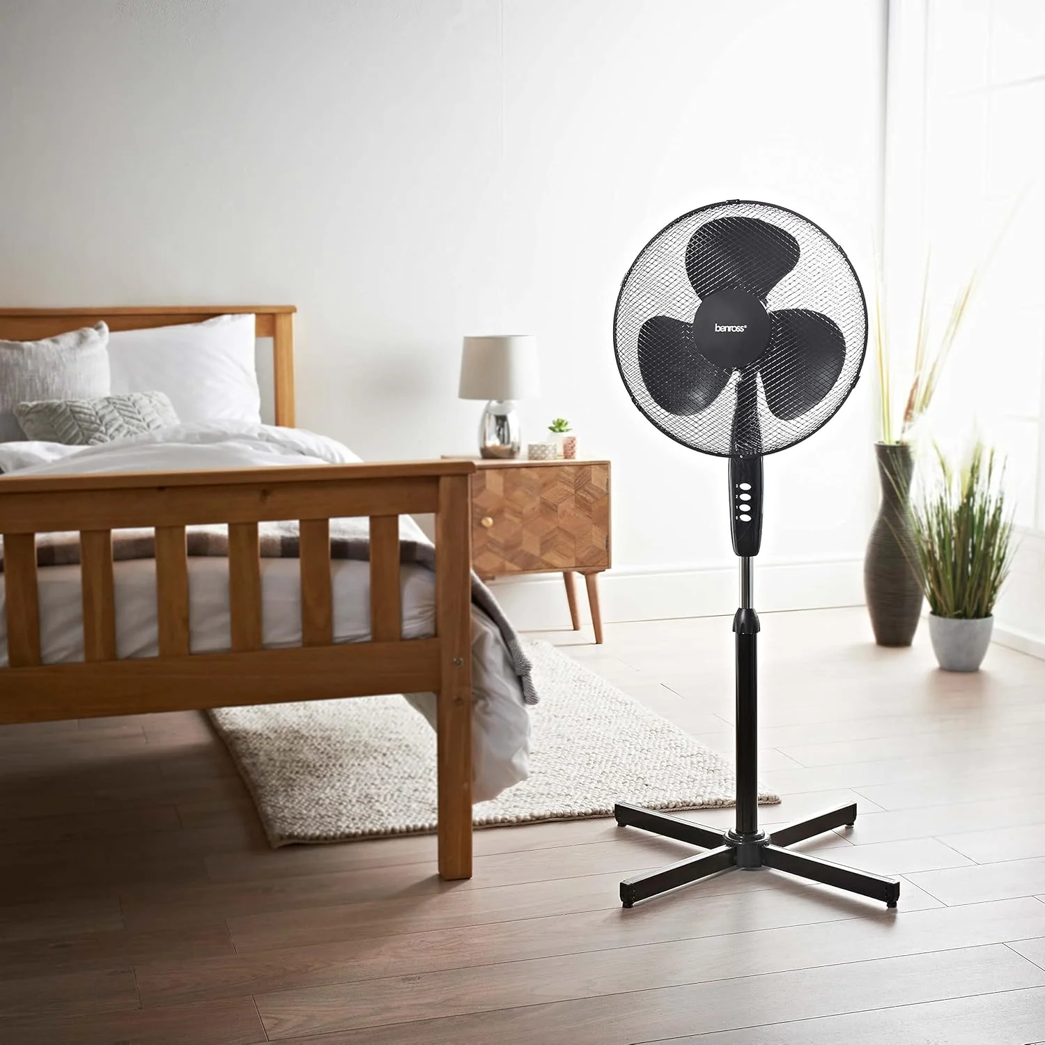 Benross 16" Oscillating Pedestal Fan - Black | 438302 - Image 4
