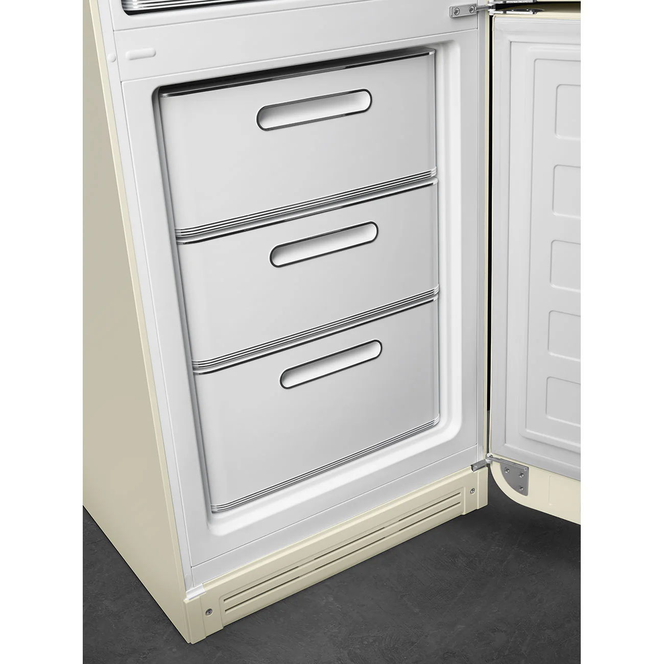 Smeg 60cm Retro Style 60/40 Fridge Freezer with NoFrost, Right Hand Hinge - Cream | SMG FAB32RCR6UK - Image 8